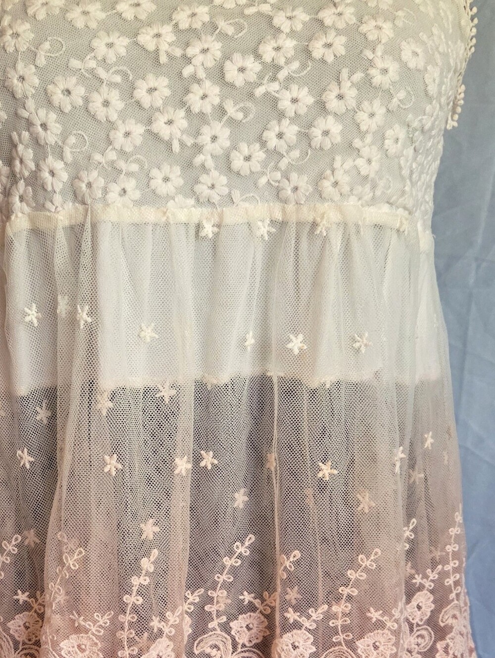 POL Cream-to-Pink Lace Tiered Camisole - Picture 2 of 4
